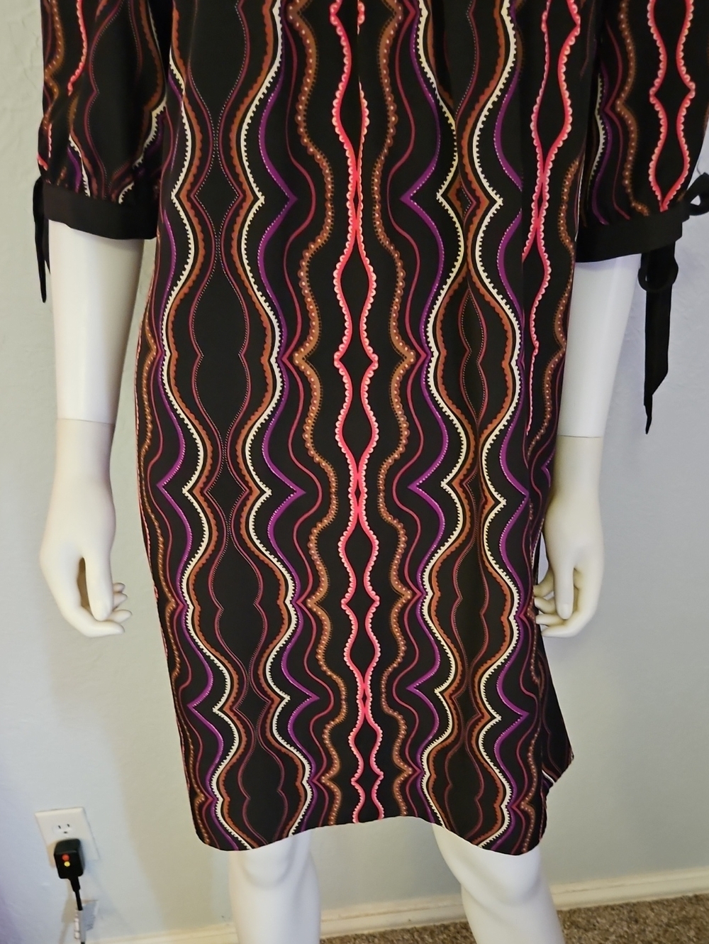 ELLE Retro Wavy Mod Multicolor Shift Dress - Picture 6 of 12